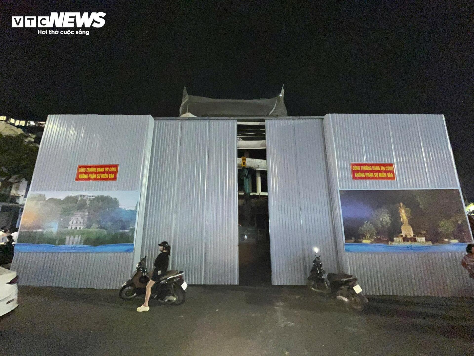 Hà Nội bắt đầu phá dỡ tòa nhà 'Hàm cá mập'- Ảnh 10.