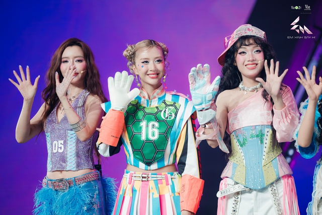 Em Xinh Say Hi bị chê flop, phải dựa hơi Trấn Thành để kéo fame: Chính chủ lên tiếng- Ảnh 5. Em Xinh Say Hi bị chê flop, phải dựa hơi Trấn Thành để kéo fame: Chính chủ lên tiếng- Ảnh 5.