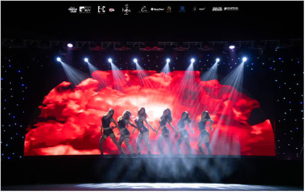 Bùng nổ “điệu nhảy đa vũ trụ” của sinh viên Trường ĐH Anh Quốc Việt Nam tại The Universe Showcase- Ảnh 4.