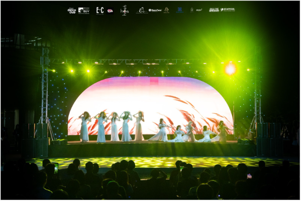 Bùng nổ “điệu nhảy đa vũ trụ” của sinh viên Trường ĐH Anh Quốc Việt Nam tại The Universe Showcase- Ảnh 7.