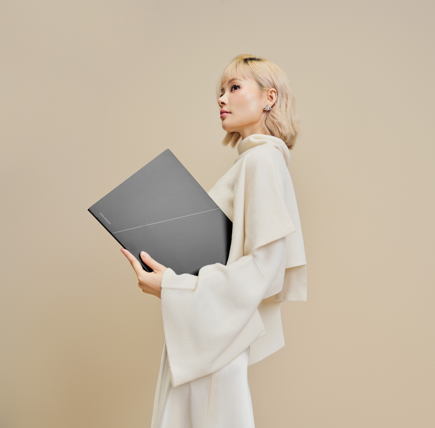 Zenbook 14: Tối giản để tinh tế, hiệu năng cao để nhẹ gánh mỗi ngày- Ảnh 4. Zenbook 14: Tối giản để tinh tế, hiệu năng cao để nhẹ gánh mỗi ngày- Ảnh 4.