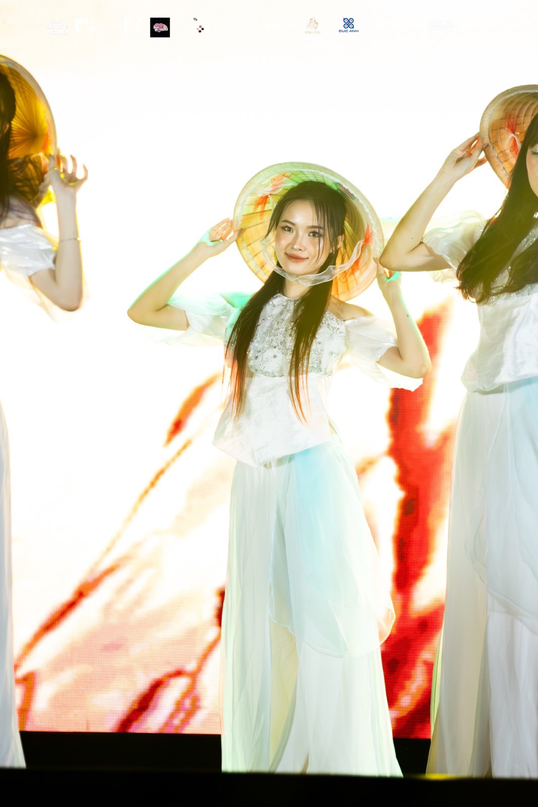 Bùng nổ “điệu nhảy đa vũ trụ” của sinh viên Trường ĐH Anh Quốc Việt Nam tại The Universe Showcase- Ảnh 8.