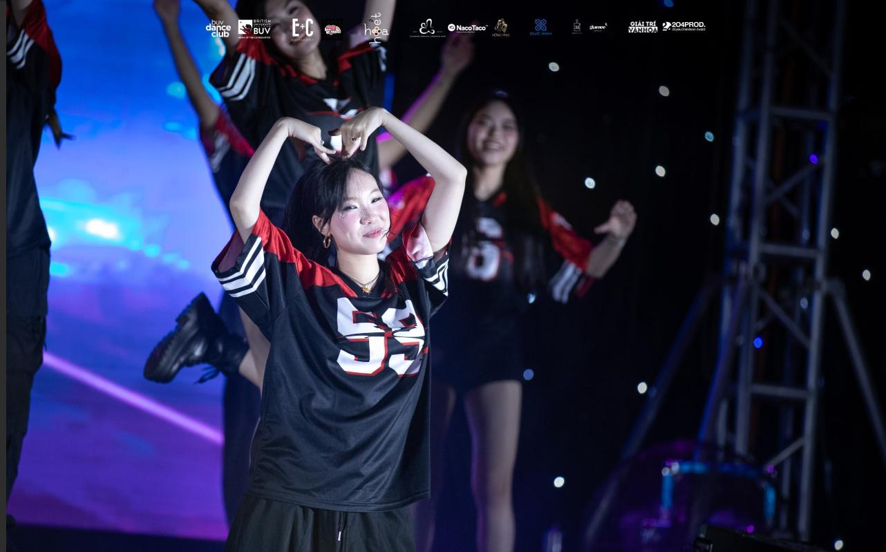 Bùng nổ “điệu nhảy đa vũ trụ” của sinh viên Trường ĐH Anh Quốc Việt Nam tại The Universe Showcase- Ảnh 9.