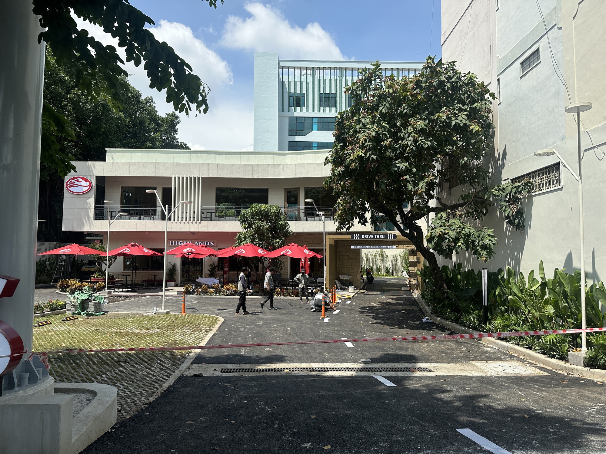 Xe thì ít mà người xếp hàng dài: Mô hình drive thru của Highlands vì sao lại 