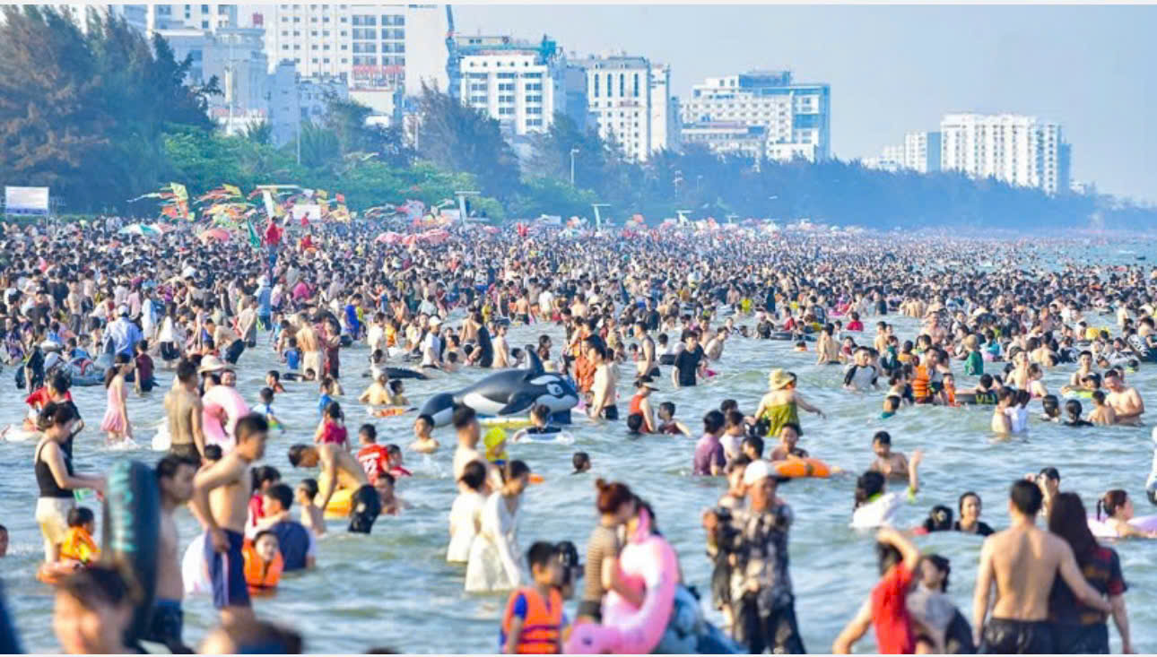Thanh Hóa: Đón hơn 10 triệu lượt du khách trong 6 tháng đầu năm 2025- Ảnh 1.