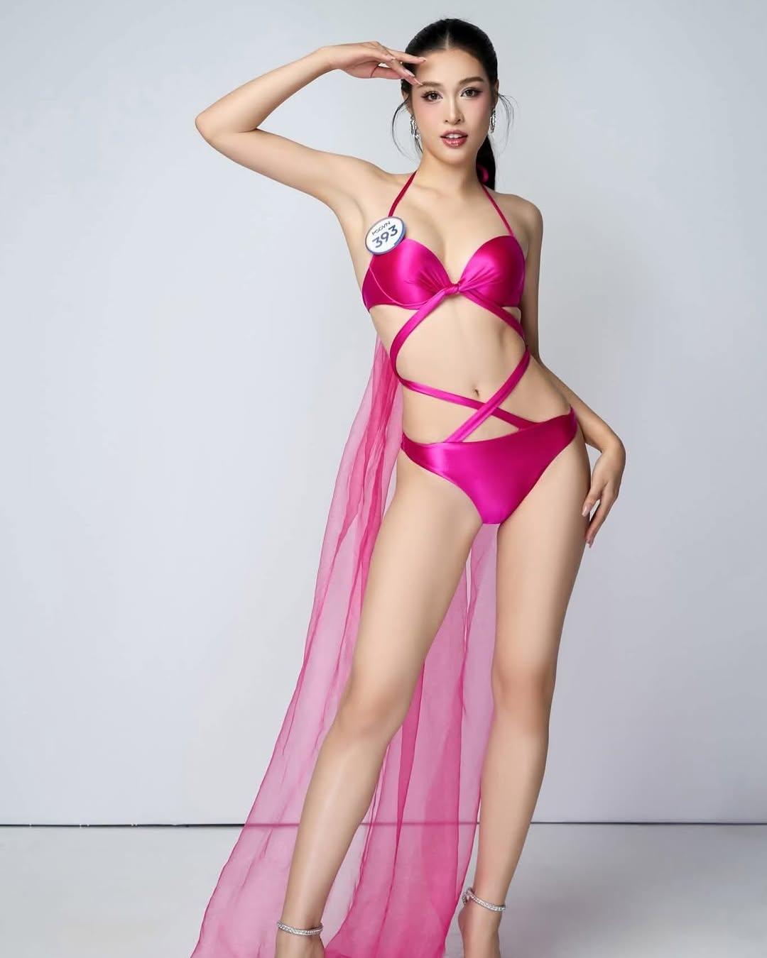 Thí sinh Miss Cosmo trình diễn dạ hội như nữ thần Hy Lạp, body chuẩn quốc tế khiến netizen “đổ rạp”- Ảnh 16.