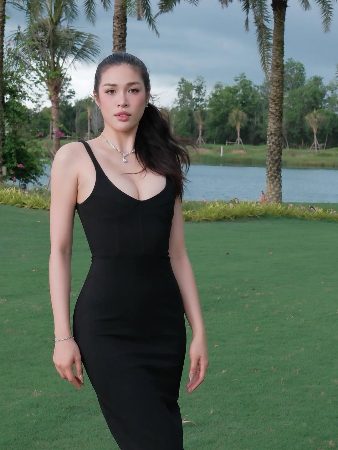 Thí sinh Miss Cosmo trình diễn dạ hội như nữ thần Hy Lạp, body chuẩn quốc tế khiến netizen “đổ rạp”- Ảnh 19.
