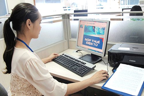 Doanh thu tháng này 100 triệu đồng, tháng sau 120 triệu nhưng tháng kế tiếp khó khăn thì đóng thuế thế nào?- Ảnh 1.