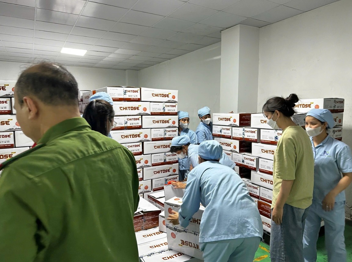 Bộ Công an kêu gọi những ai đang sử dụng sữa HIUP 27 nhanh chóng đến trình báo để phục vụ điều tra- Ảnh 2.