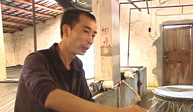 Người đàn ông chi hơn 472 triệu đồng nhập 81 tấn nước biển của Mỹ bị hải quan chặn lại: Tưởng trò đùa nhưng là “vũ khí bí mật” giúp đổi đời- Ảnh 2. Người đàn ông chi hơn 472 triệu đồng nhập 81 tấn nước biển của Mỹ bị hải quan chặn lại: Tưởng trò đùa nhưng là “vũ khí bí mật” giúp đổi đời- Ảnh 2.