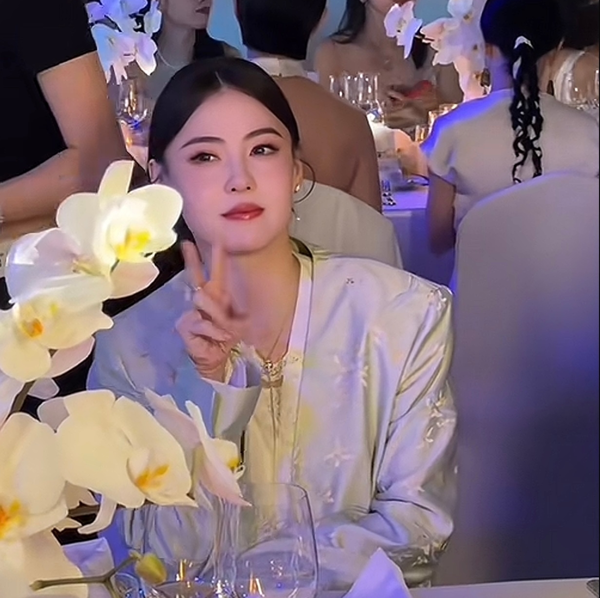 Không thể tin nổi đây là Trương Bá Chi, quốc bảo nhan sắc sao lại thế này?- Ảnh 8. Không thể tin nổi đây là Trương Bá Chi, quốc bảo nhan sắc sao lại thế này?- Ảnh 8.