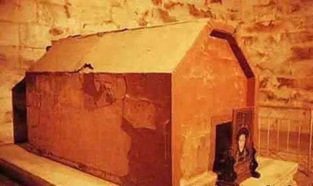 Bị Tôn Điện Anh đụng chạm, thi thể Từ Hi đột nhiên Bị Tôn Điện Anh đụng chạm, thi thể Từ Hi đột nhiên