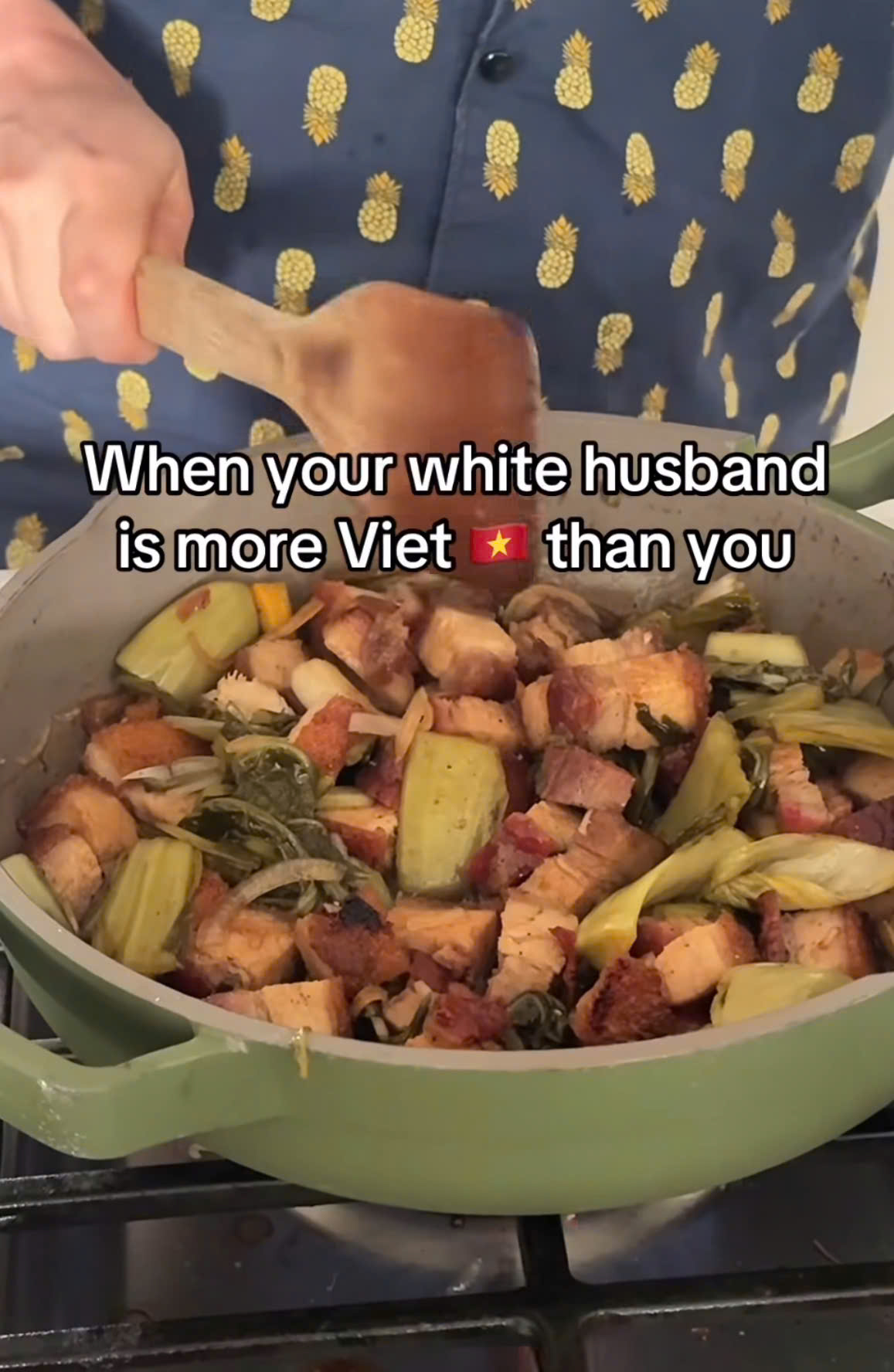 Chồng Tây khoe thành quả muối dưa cải, đem đi xào thịt heo đãi vợ Việt: Trình đến mức đã mua hẳn 1 thứ về học- Ảnh 4.