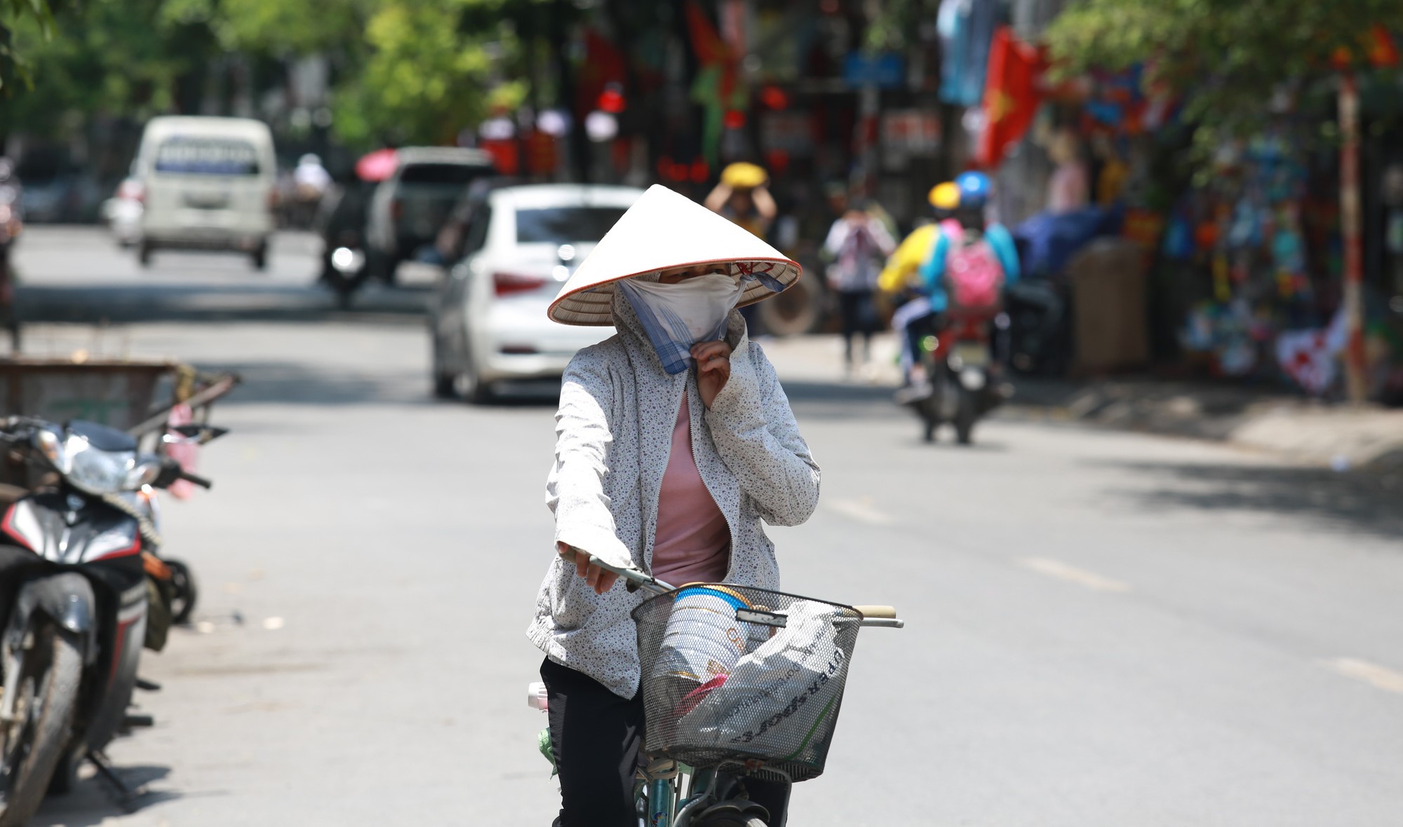 Phú Thọ: 7 ca nhập viện, 1 người nguy kịch phải thở máy do nắng nóng cực đoan- Ảnh 1.