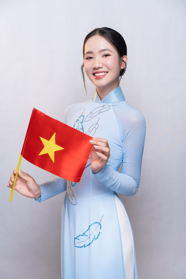 Nữ sinh Huế được mẹ "nắn chân" từ nhỏ để thi Hoa hậu: Học hành giỏi giang, vững vàng trước thử thách nhờ một câu nói- Ảnh 1.