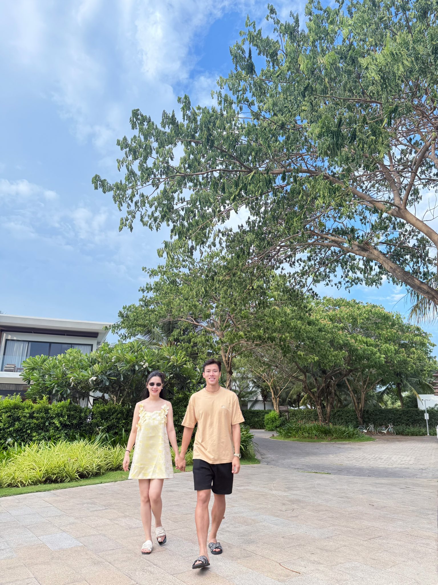 Hoa khôi 3 lần từ chối cầu thủ nổi tiếng vẫn rơi vào lưới tình, giờ ở biệt thự, nhìn như gái đôi mươi- Ảnh 2.