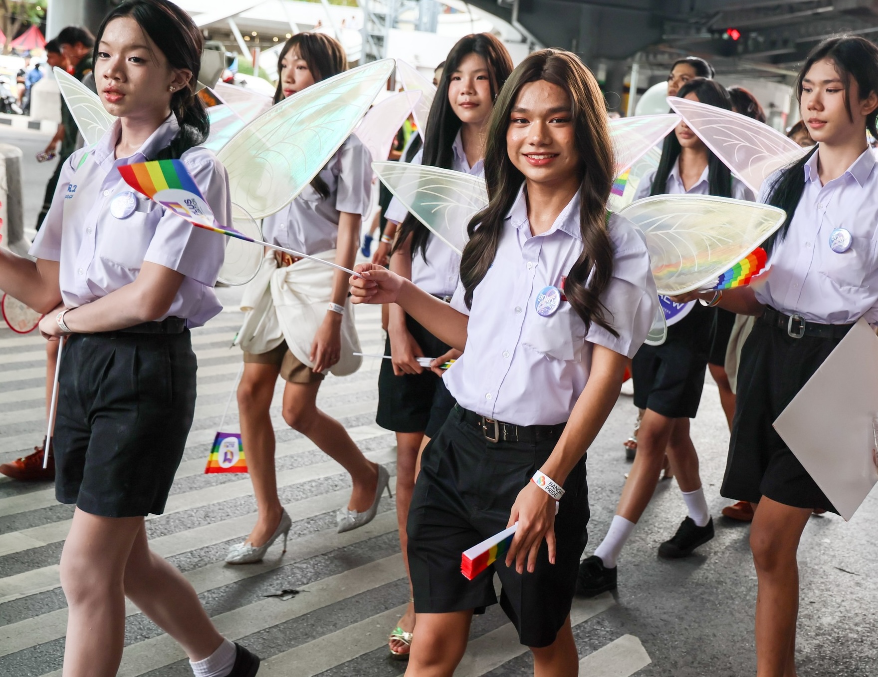 Lễ diễu hành của cộng đồng đồng tính tại Thái Lan gây bão: Cả Bangkok ùa xuống đường ủng hộ khối "là chính mình"- Ảnh 4.