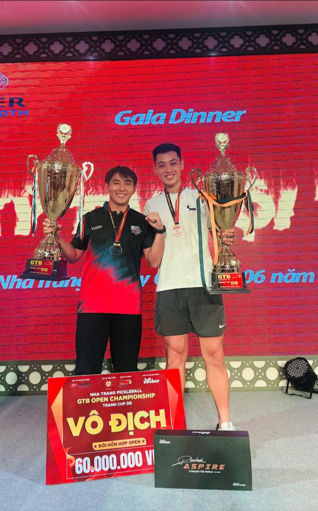 “Siêu địa chấn”: Phúc Huỳnh – Trương Vinh Hiển hạ gục Lý Hoàng Nam và Linh Giang, khẳng định vị trí số 1 pickleball Việt Nam- Ảnh 1.