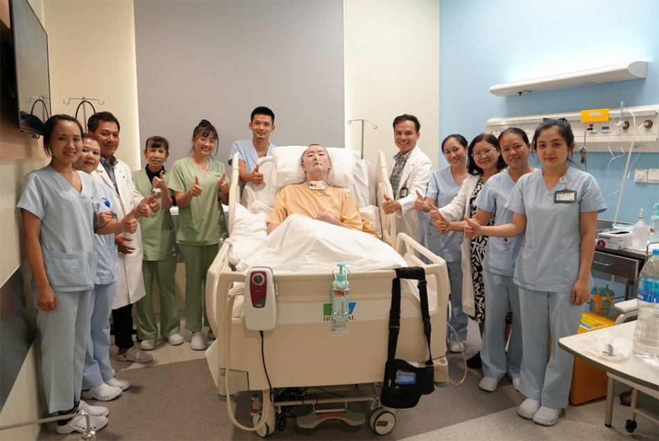 Những nét chữ trên khăn giấy và chuyện một người Hàn Quốc được bác sĩ Việt "hồi sinh" sau 80 ngày sống thực vật, không người thân- Ảnh 1.