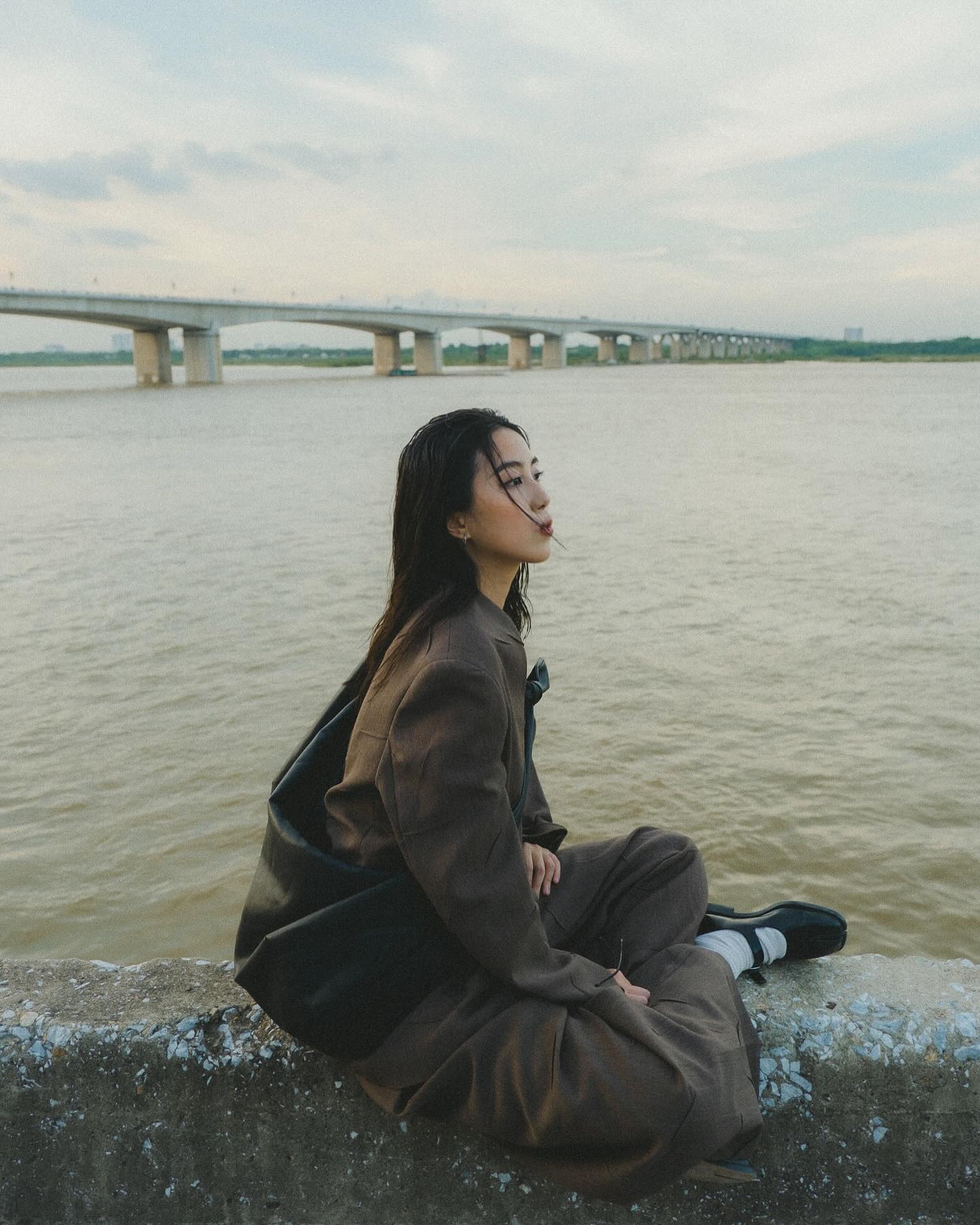 Phát hiện Hà Thi unfollow Thạch Trang, hội gái xinh nổi tiếng bị đồn Phát hiện Hà Thi unfollow Thạch Trang, hội gái xinh nổi tiếng bị đồn