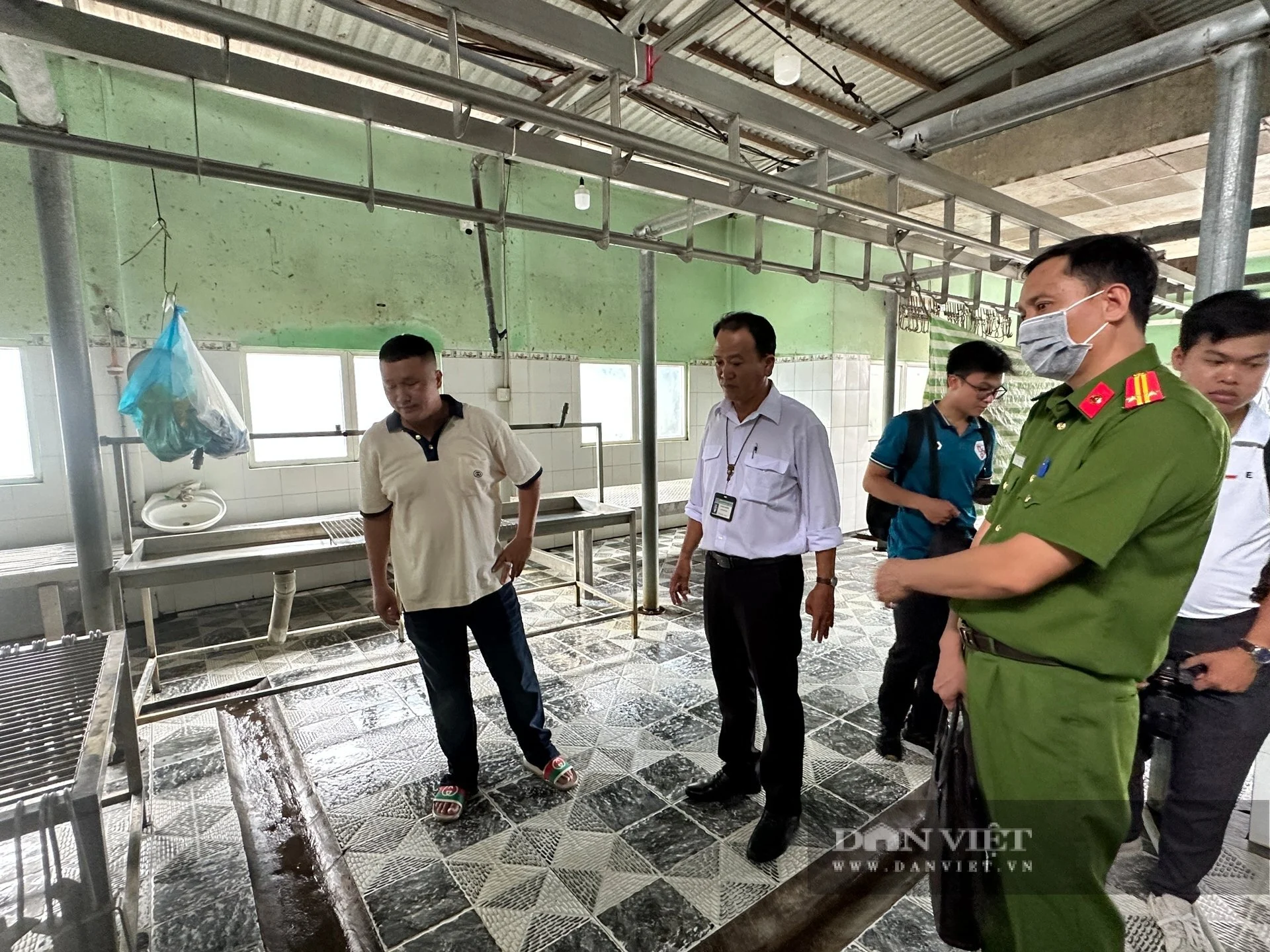 Cận cảnh bên trong cơ sở giết mổ heo gia công cho Công ty C.P Việt Nam tại Hậu Giang- Ảnh 2.
