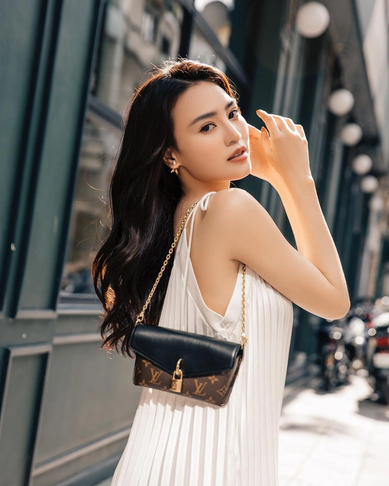 Cuộc sống của "ngọc nữ Việt" ở biệt thự 2 mặt tiền thuộc khu đắt đỏ nhất TPHCM, thu nhập 40 tỷ 1 năm- Ảnh 1.