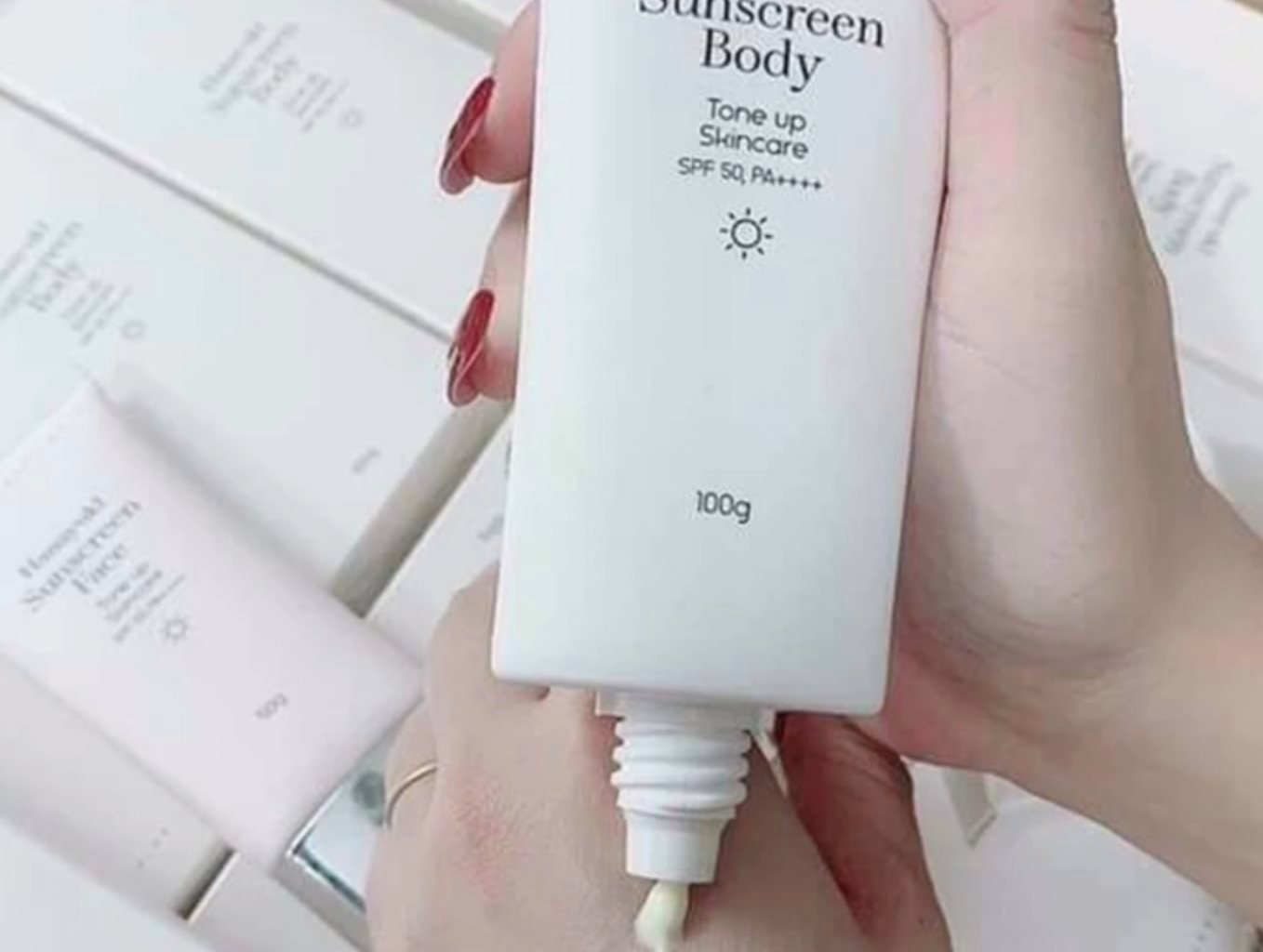 DN vừa bị khởi tố vì sản xuất kem chống nắng giả cho công ty chồng Đoàn Di Băng: Ai đứng sau?- Ảnh 1.