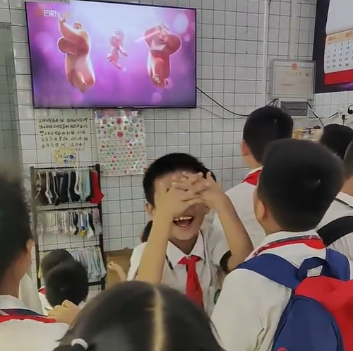 Mở cửa hàng gần trường học nhưng thua lỗ ê chề, cặp vợ chồng bất ngờ "đổi đời" nhờ làm hành động vô cùng bình thường- Ảnh 4.