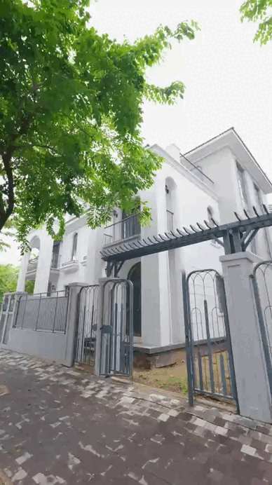 Cặp đôi 290 triệu like khoe biệt thự 180m², chưa decor gì vẫn hút hơn 3 triệu người xem- Ảnh 4.