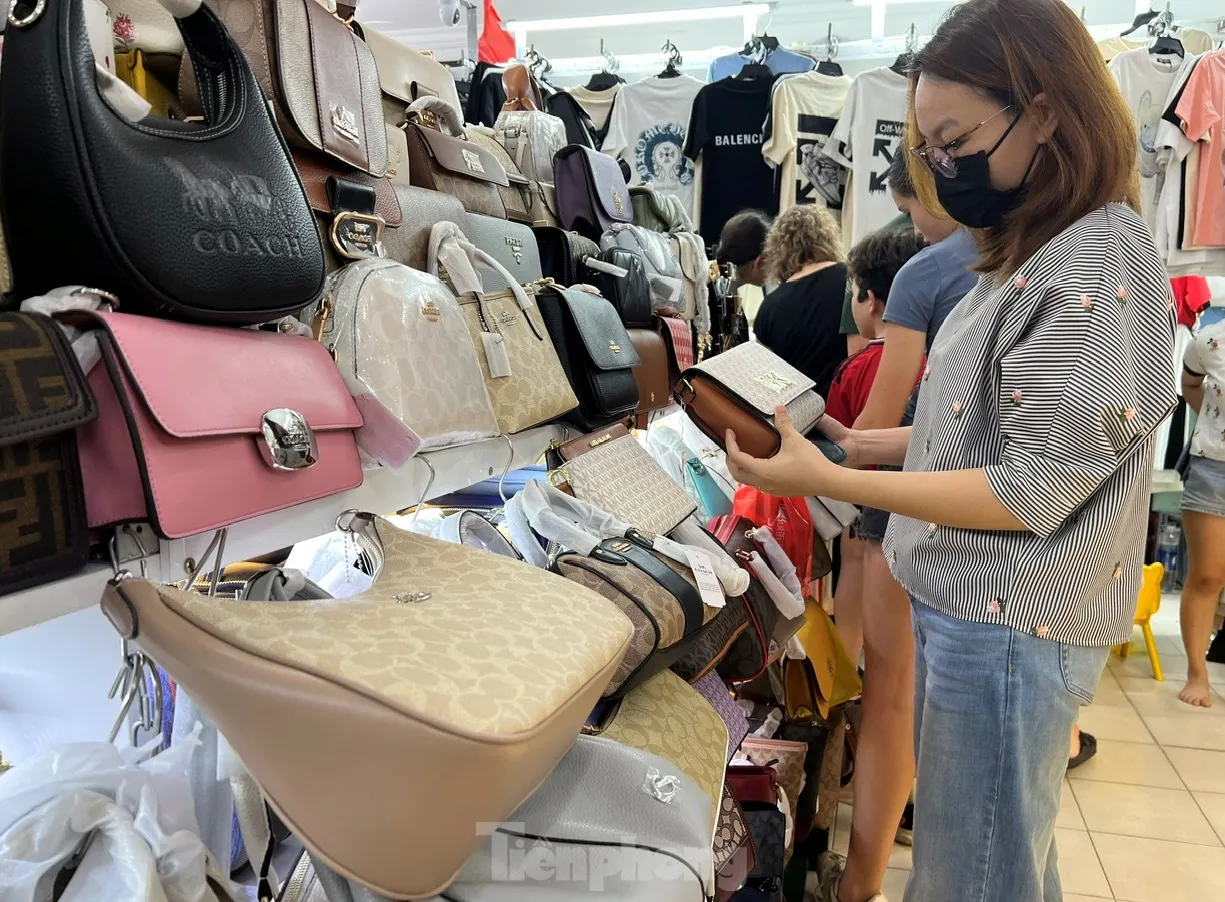 Cận cảnh "h&agrave;ng hiệu gi&aacute; b&egrave;o" cần l&agrave; c&oacute; ở chợ truyền thống TPHCM- Ảnh 10.