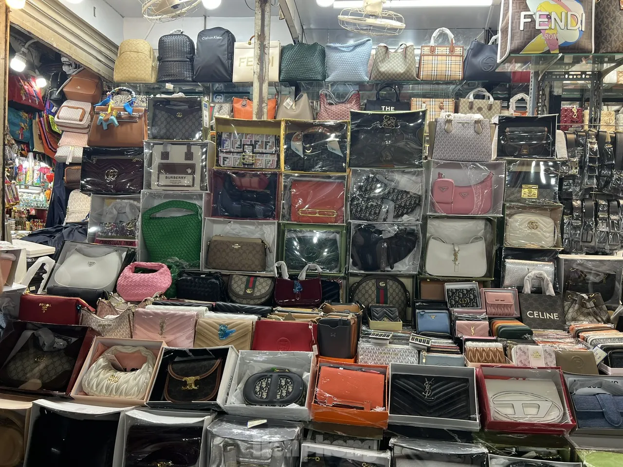 Cận cảnh "h&agrave;ng hiệu gi&aacute; b&egrave;o" cần l&agrave; c&oacute; ở chợ truyền thống TPHCM- Ảnh 5.