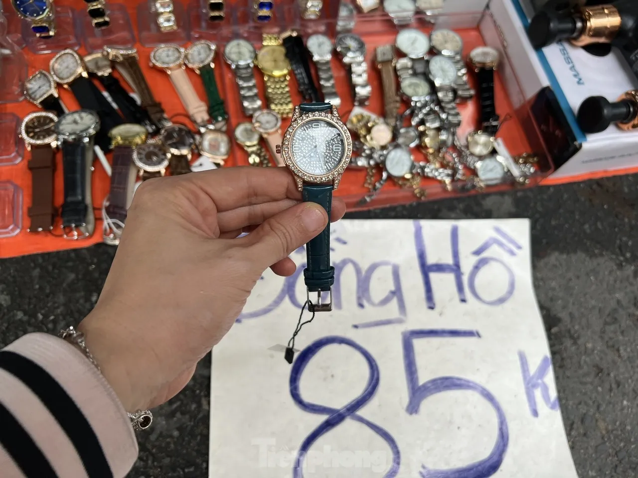 Cận cảnh "h&agrave;ng hiệu gi&aacute; b&egrave;o" cần l&agrave; c&oacute; ở chợ truyền thống TPHCM- Ảnh 4.