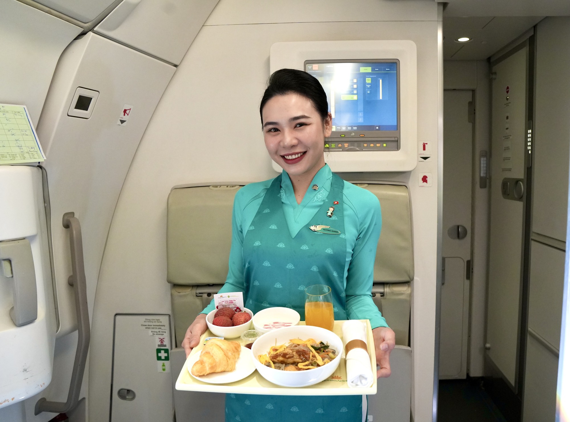 Vải trứng Hưng Yên được mang bán trên trời!- Ảnh 3.
