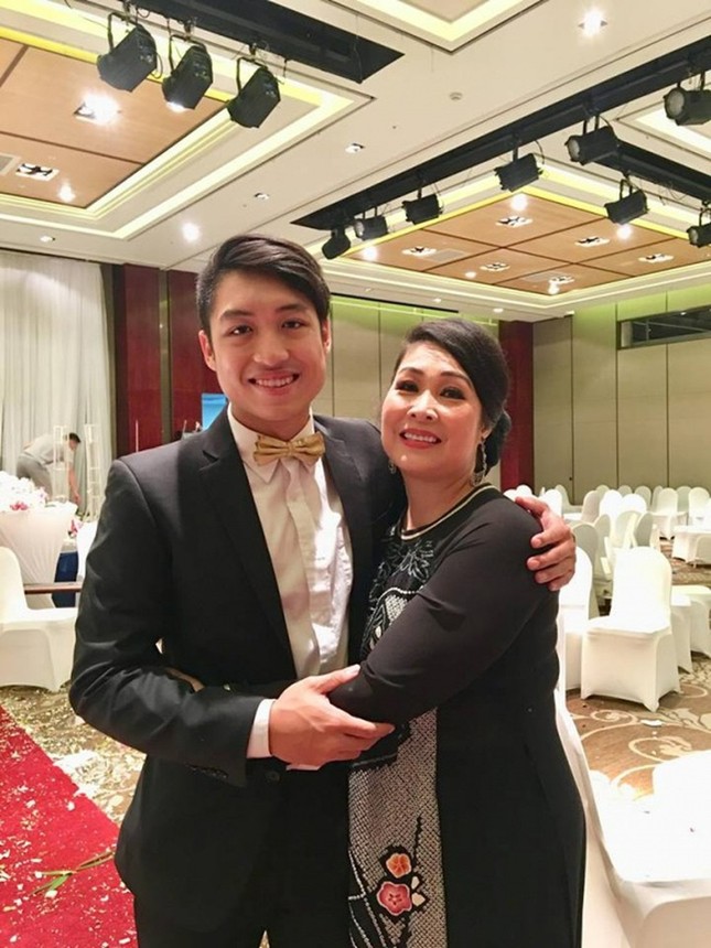 Bao nhiêu năm, sao Việt này mới tiết lộ danh tính cha mẹ: Cực 