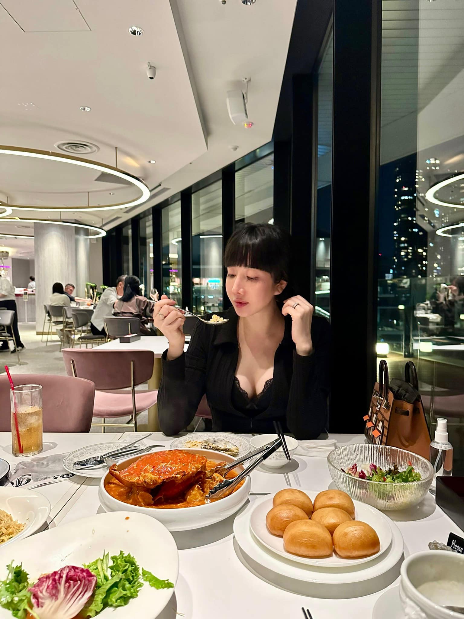 Cún Bông - hot mom 7 con nổi tiếng, sở hữu BST túi hiệu khủng, đang được tìm kiếm trên MXH- Ảnh 5.