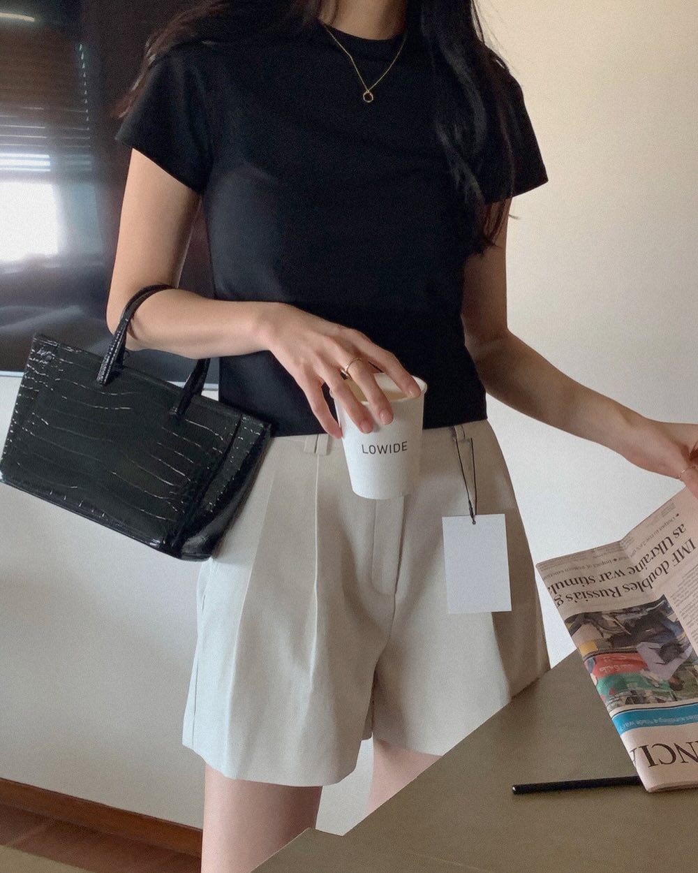 Đừng phối đồ cầu kỳ, chị em mặc áo thun theo 10 cách tối giản là sang trọng mọi lúc mọi nơi- Ảnh 3.