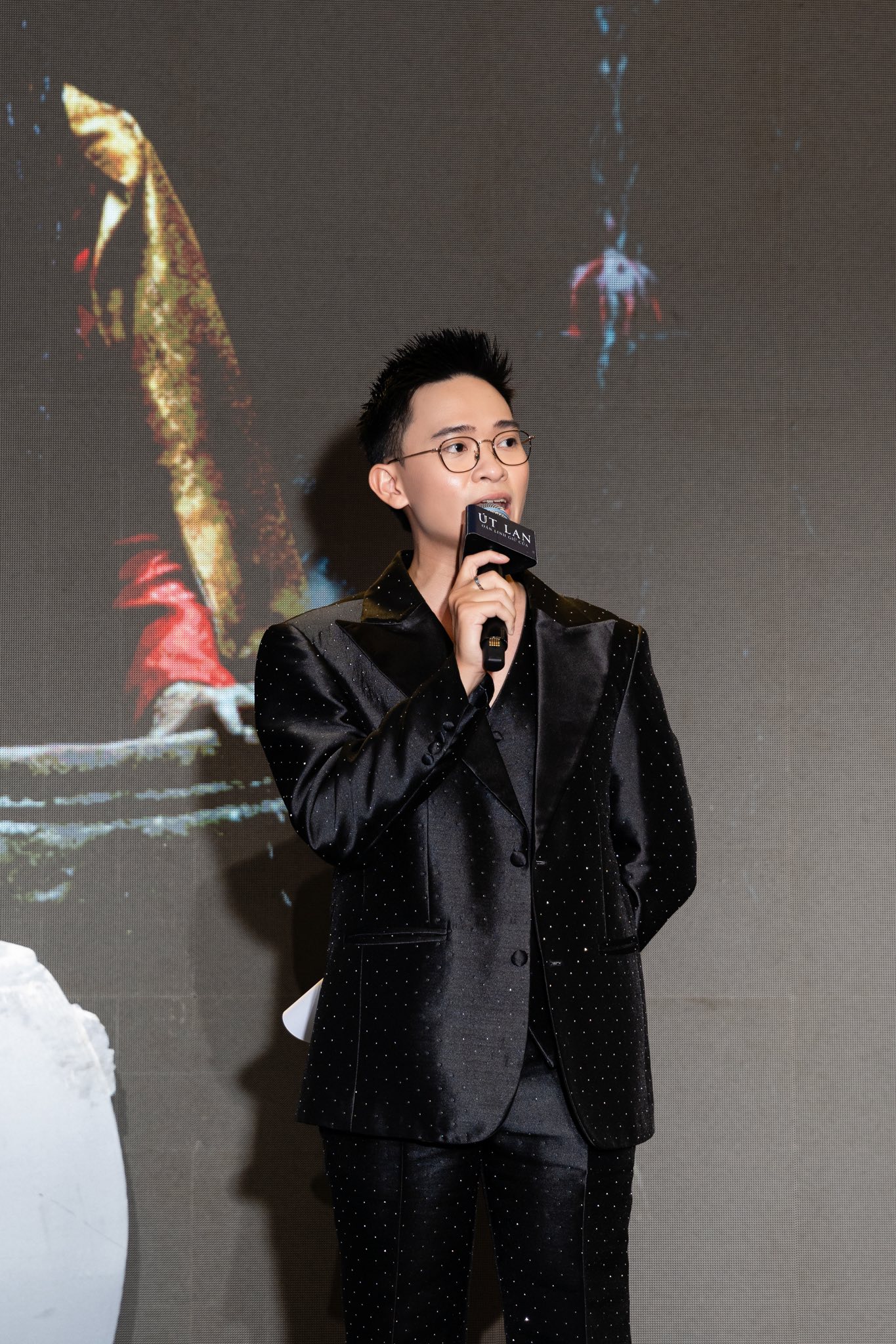 Vụ Tiến Luật nghi bị coi thường tại sự kiện: Nam MC lên tiếng, tung video làm rõ 1 tình tiết mấu chốt!- Ảnh 1.