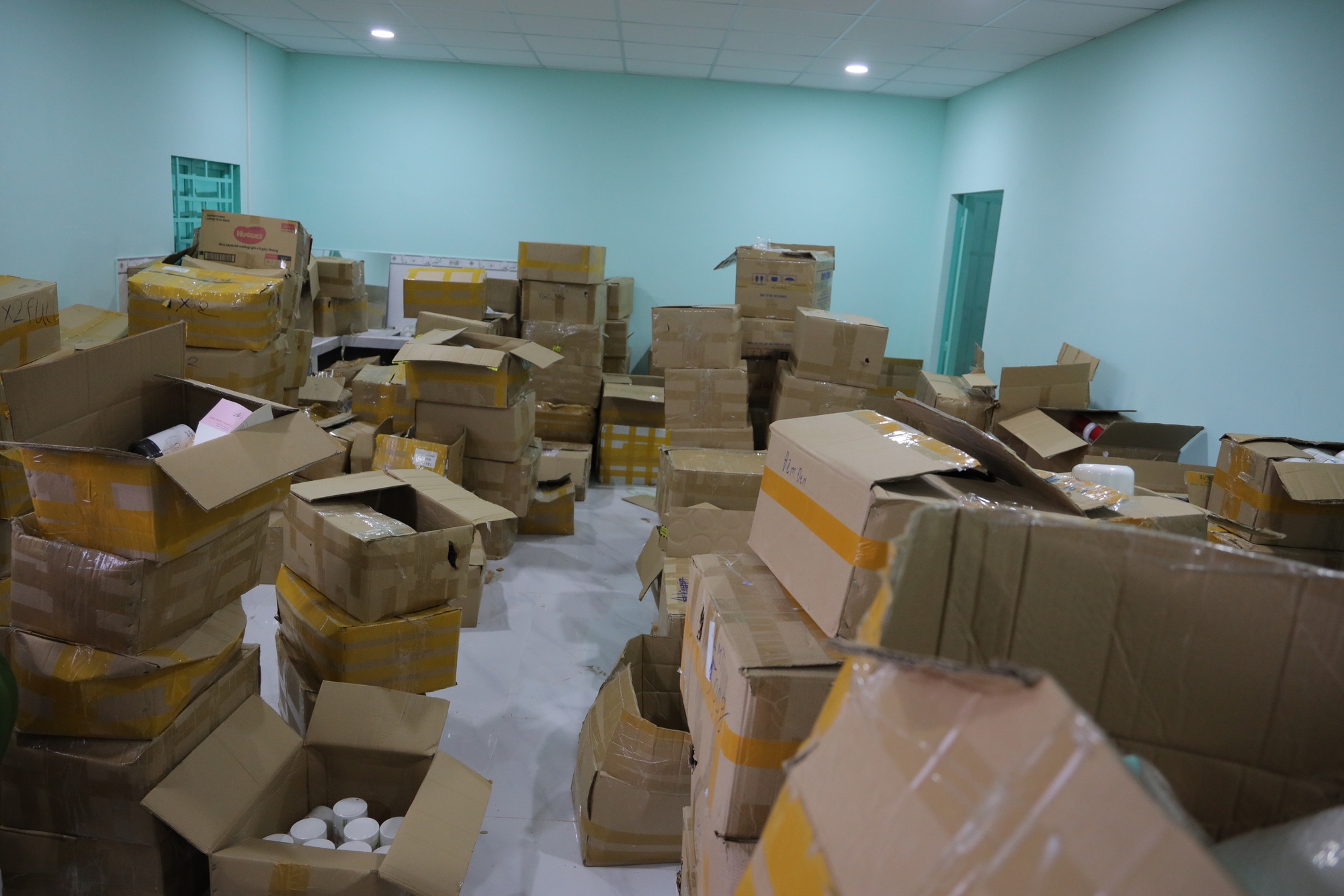 Vụ phát hiện đường dây sản xuất mỹ phẩm giả: Cục Quản lý Dược lên tiếng- Ảnh 3.