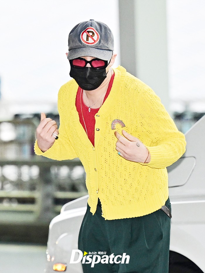 G-Dragon mặc áo đỏ - vàng khởi hành sang Việt Nam, đúng là sự tinh tế của 1 
