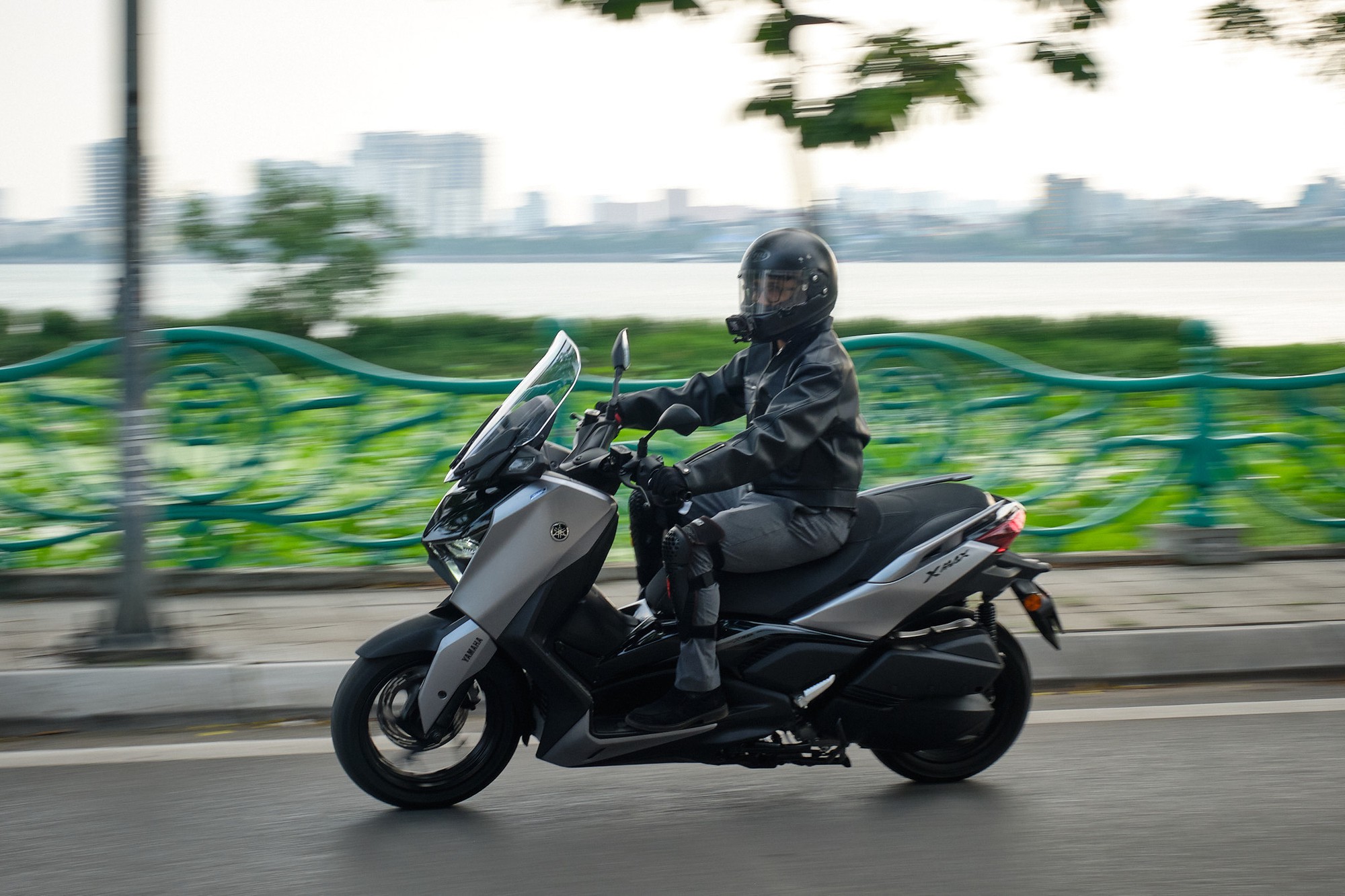 Tay ga đường dài Yamaha XMAX 300 - Lựa chọn thực tế cho người sống xa trung tâm- Ảnh 2.