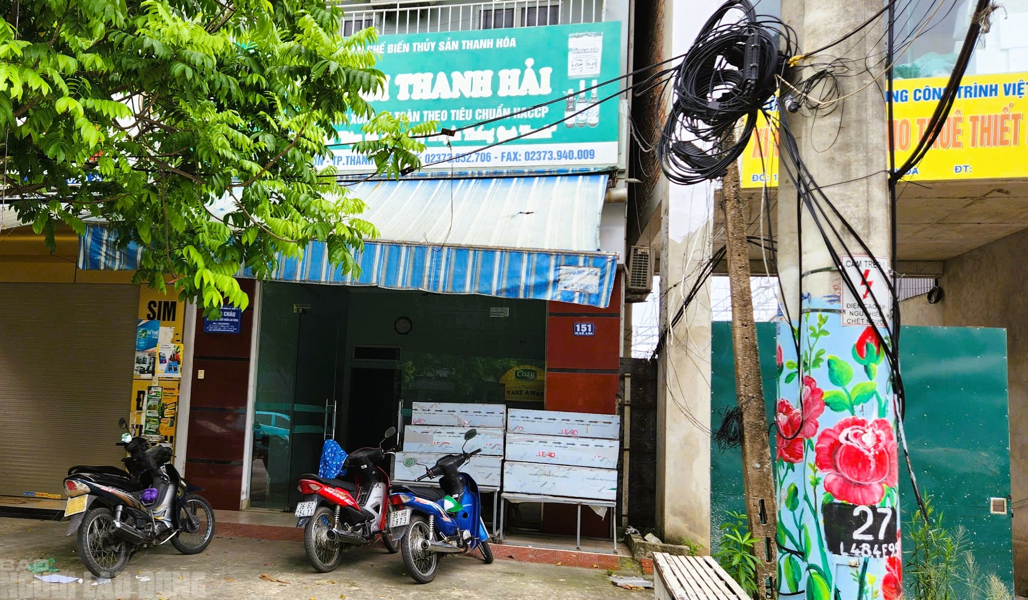 Bất ngờ với trụ sở công ty có hàng ngàn chai nước mắm bị vứt bỏ ở Quảng Nam- Ảnh 3.