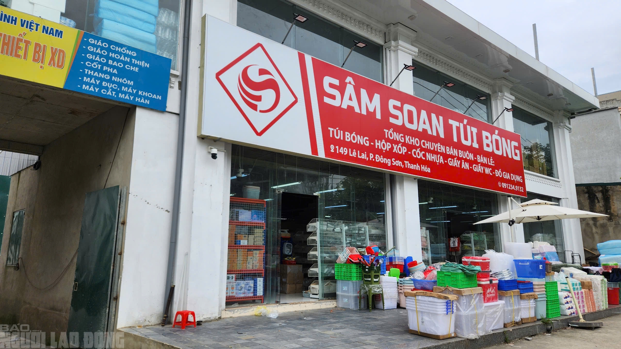 Bất ngờ với trụ sở công ty có hàng ngàn chai nước mắm bị vứt bỏ ở Quảng Nam- Ảnh 2.
