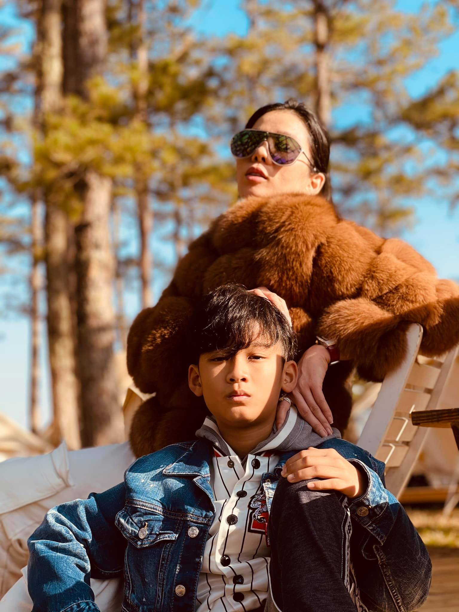Ba quý tử chuẩn "rich kid" của Vbiz: Sống giữa xa hoa, đồ hiệu chỉ là chuyện nhỏ nhưng giáo dục mới là thứ được đầu tư lớn nhất- Ảnh 43.