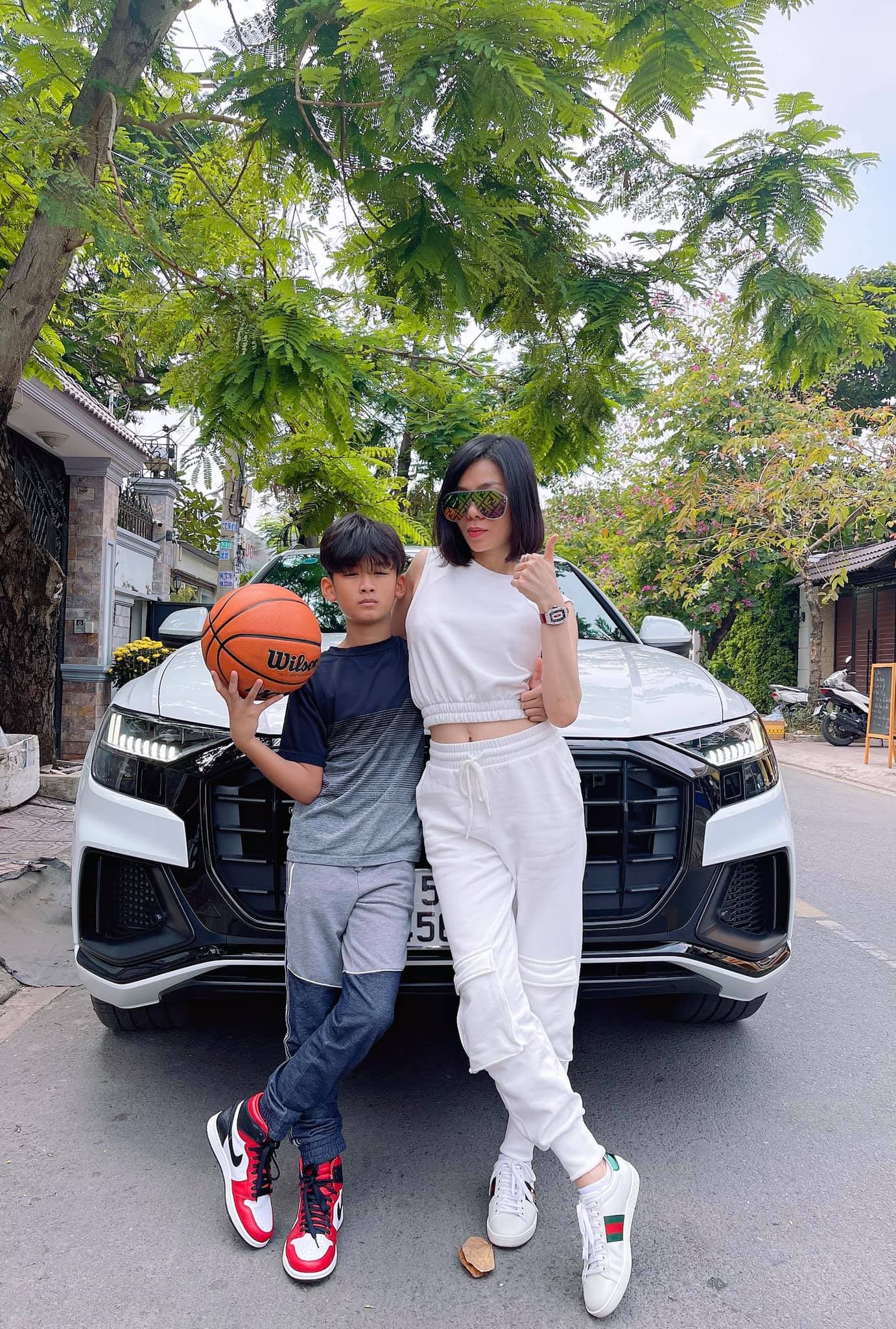 Ba quý tử chuẩn "rich kid" của Vbiz: Sống giữa xa hoa, đồ hiệu chỉ là chuyện nhỏ nhưng giáo dục mới là thứ được đầu tư lớn nhất- Ảnh 38.