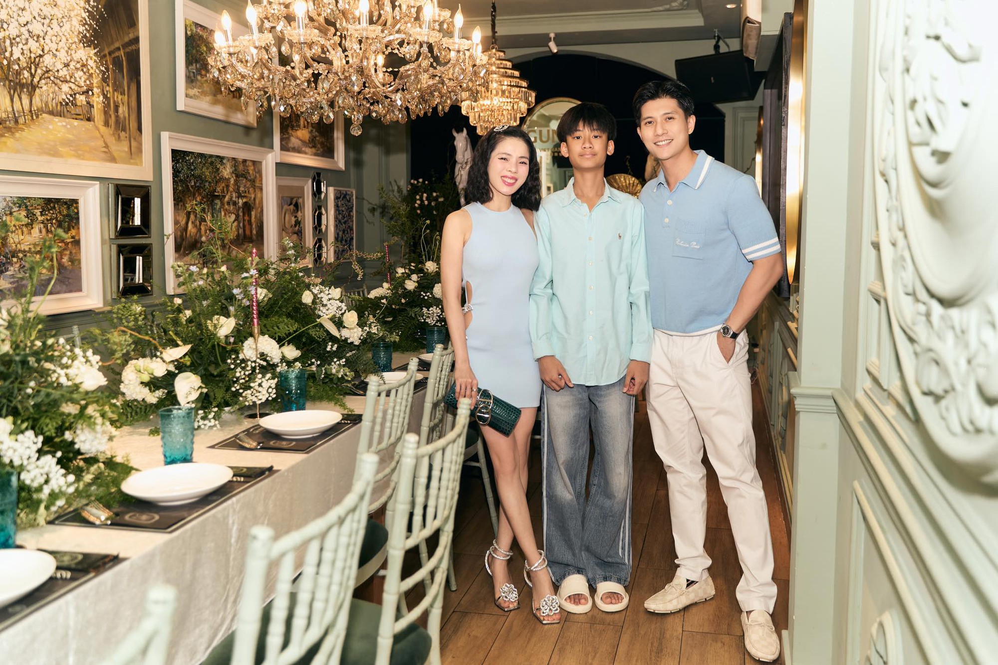 Ba quý tử chuẩn "rich kid" của Vbiz: Sống giữa xa hoa, đồ hiệu chỉ là chuyện nhỏ nhưng giáo dục mới là thứ được đầu tư lớn nhất- Ảnh 50.