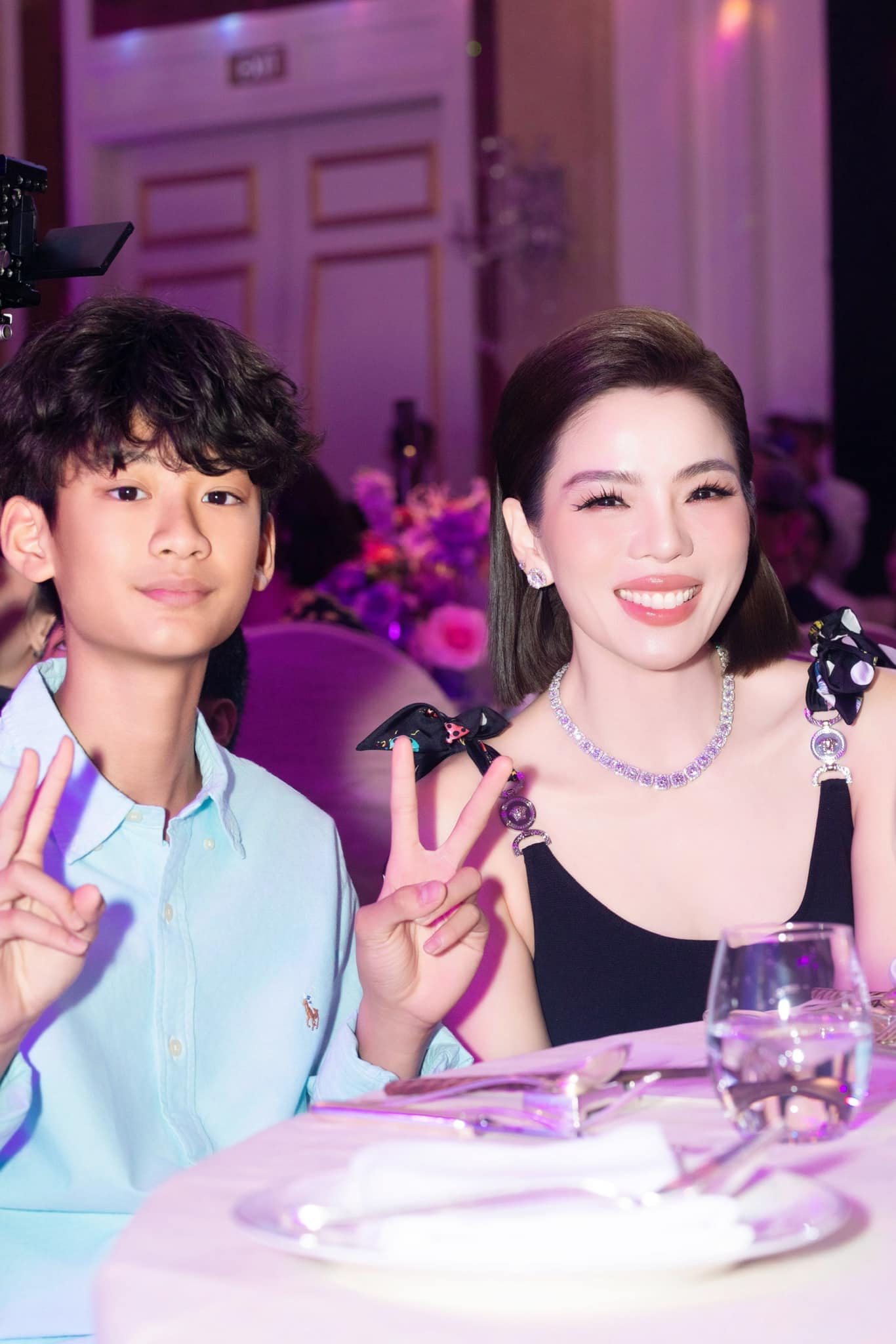 Ba quý tử chuẩn "rich kid" của Vbiz: Sống giữa xa hoa, đồ hiệu chỉ là chuyện nhỏ nhưng giáo dục mới là thứ được đầu tư lớn nhất- Ảnh 55.