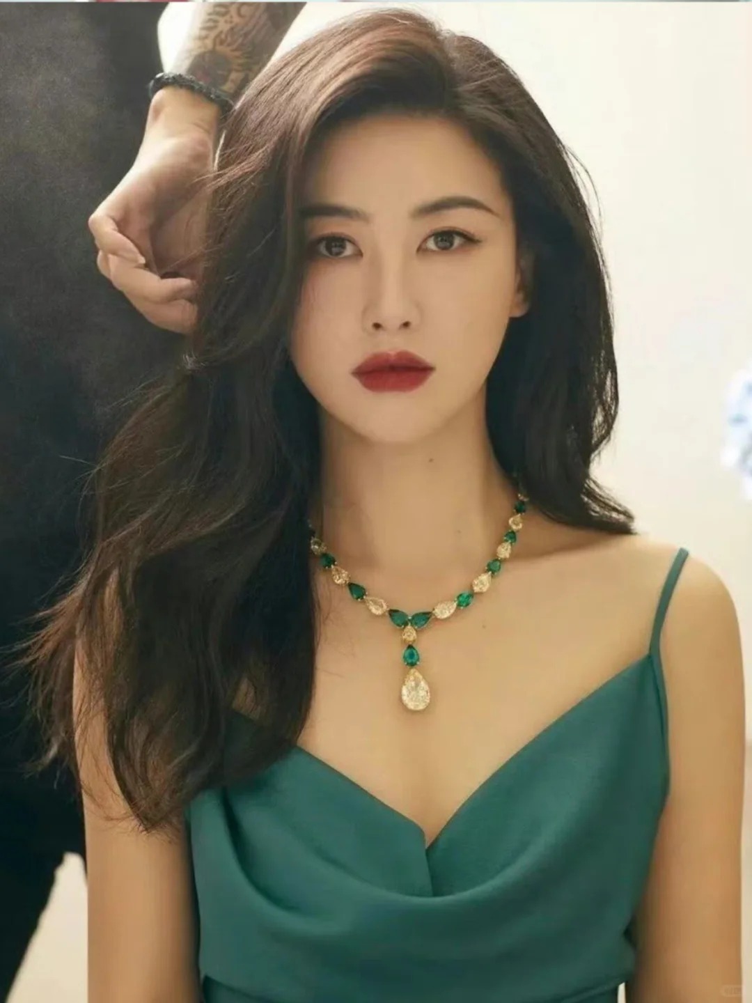 Không phải tự nhiên Chu Châu lọt top phụ nữ đẹp nhất thế giới suốt 8 năm: Bí mật nằm ở nét tướng "phú quý song toàn"?- Ảnh 2.
