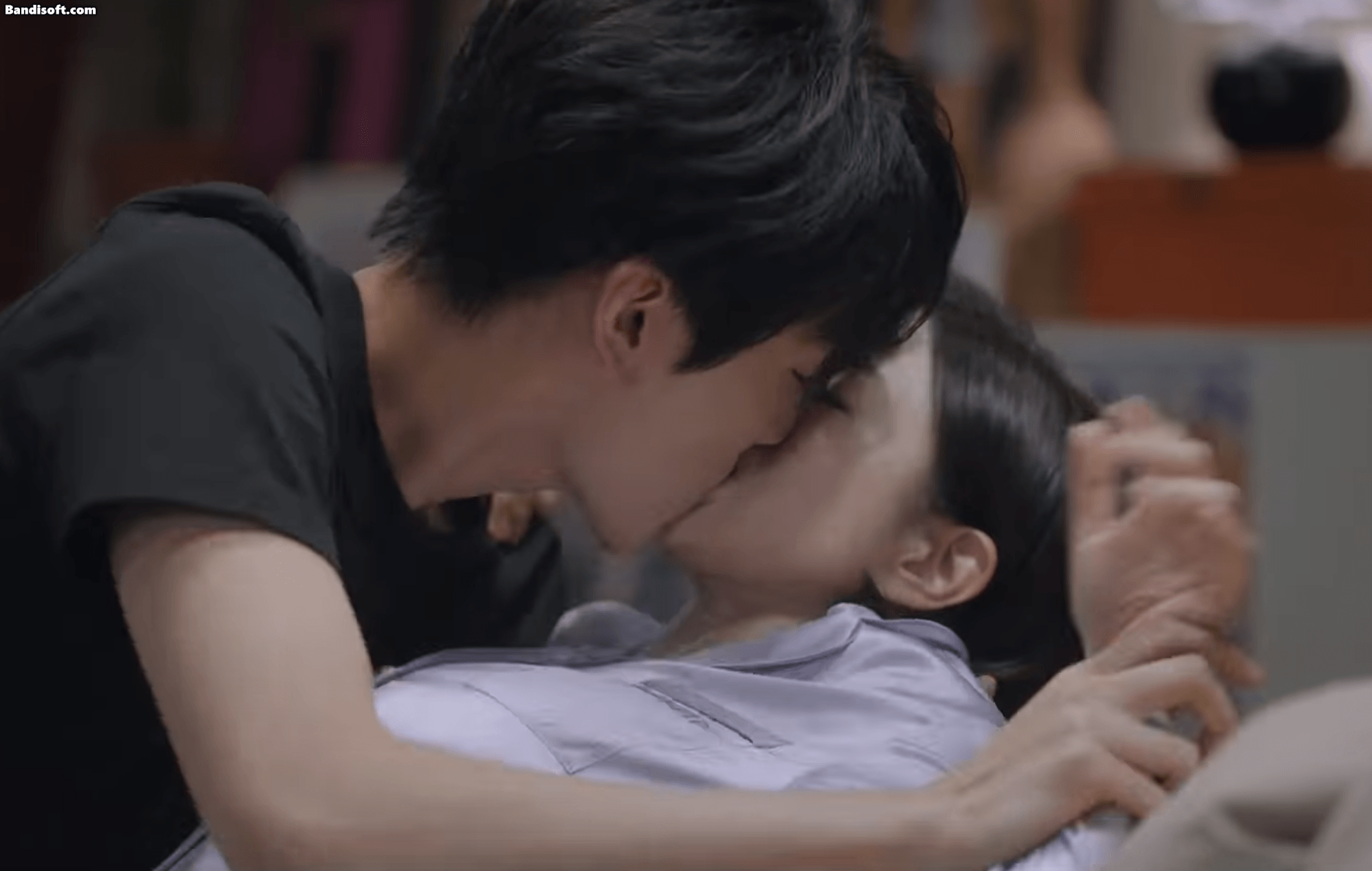Cặp chị em lệch nhau 19 tuổi vẫn yêu đương ngọt xớt: Nhà gái là 