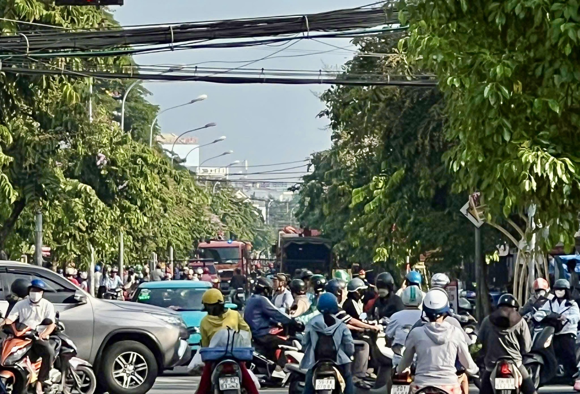 Sáng nay, cháy lớn nhà hàng tiệc cưới ở TP HCM- Ảnh 2.