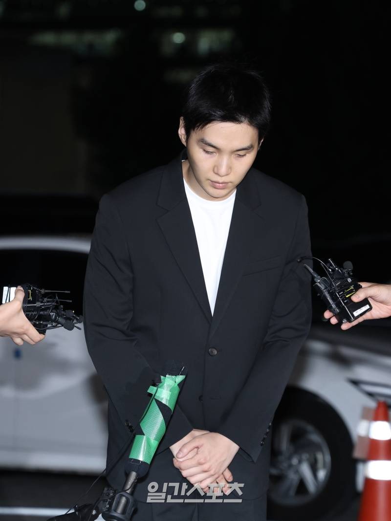 Suga (BTS) xuất ngũ hôm nay: "Không kèn không trống", không 1 bức ảnh hậu bị truy tố!- Ảnh 8.